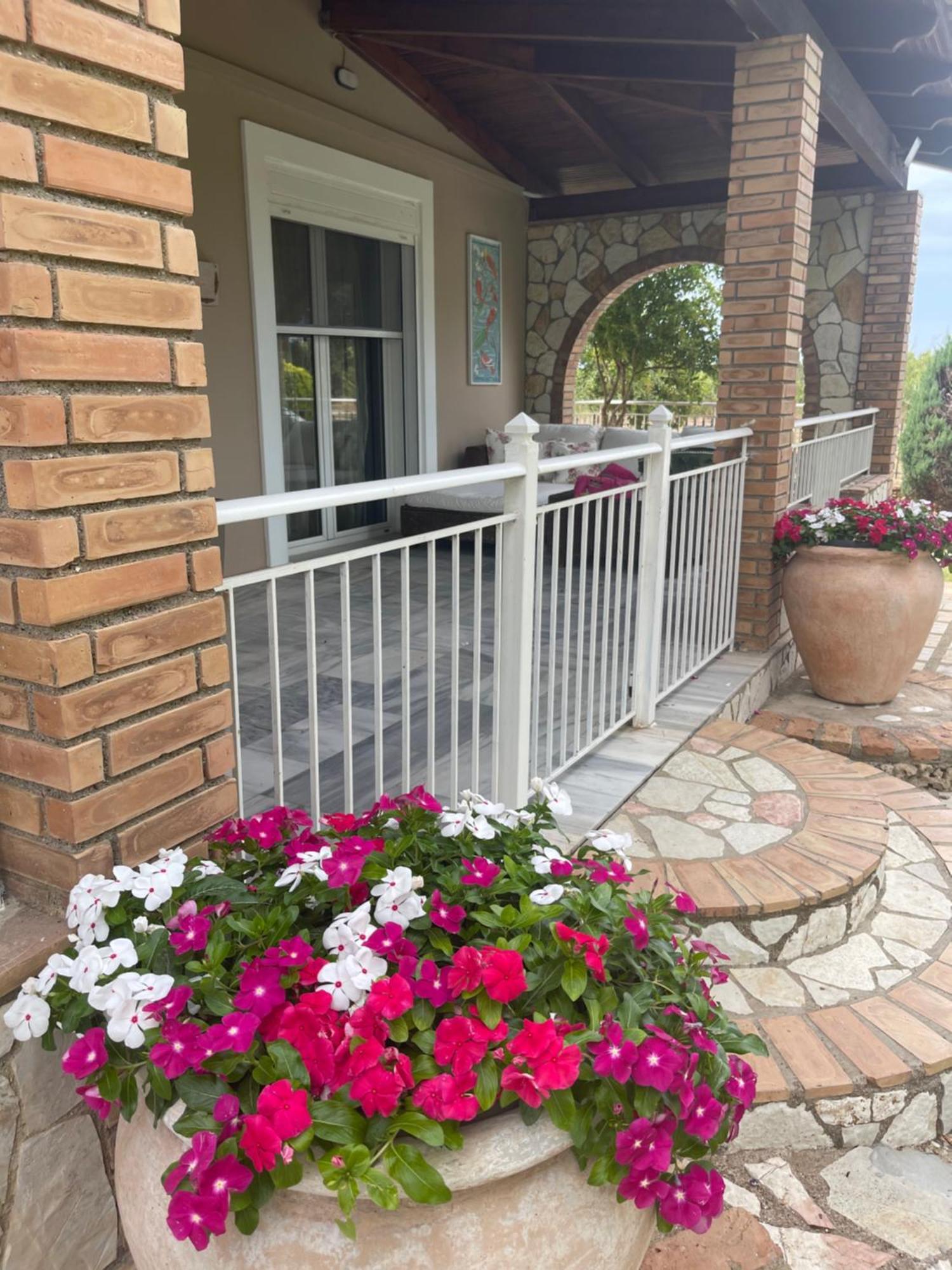 Mama'S Sunshine Garden Villa Agios Ilias  ภายนอก รูปภาพ